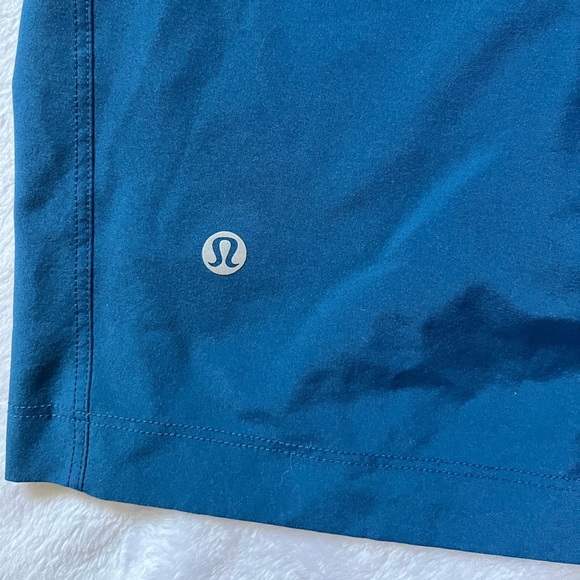 Lululemon License to Train Shorts 10” Blue Lined Size L Adjustable Drawstring - Picture 4 of 12